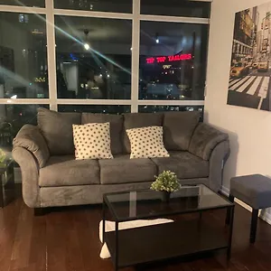 https://toronto-downtown-2-bedroom-sleeps-6.niagara-fallshotels.com